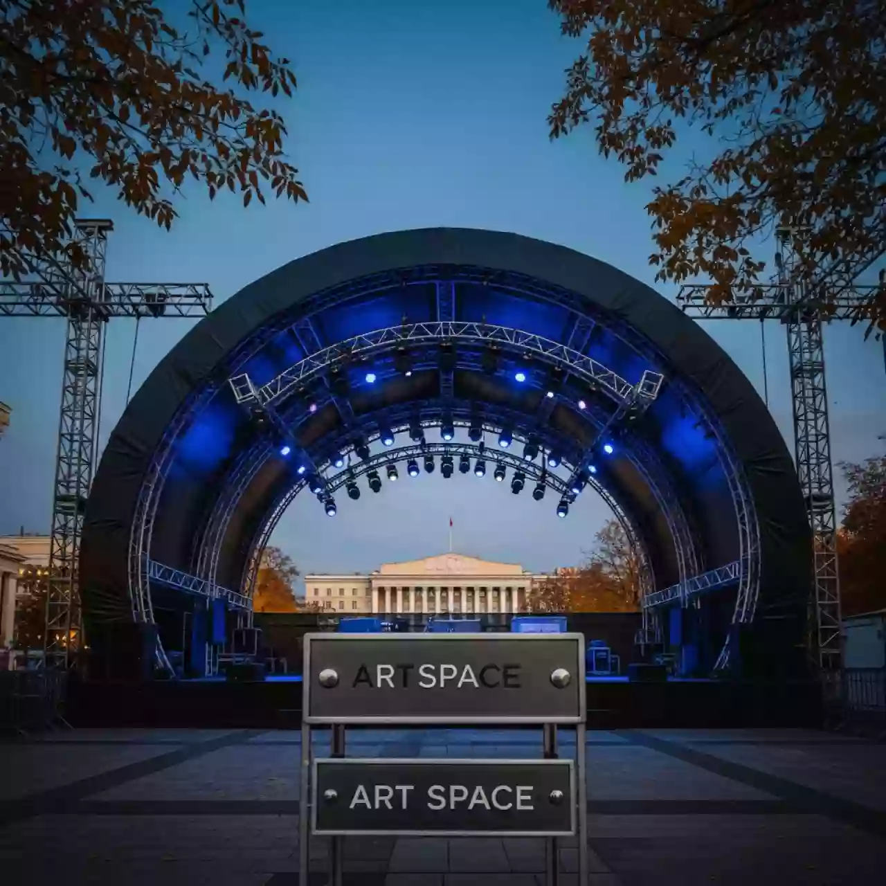 Аренда Сцена арочная черная 20х14 м на Медальной площади — ART SPACE