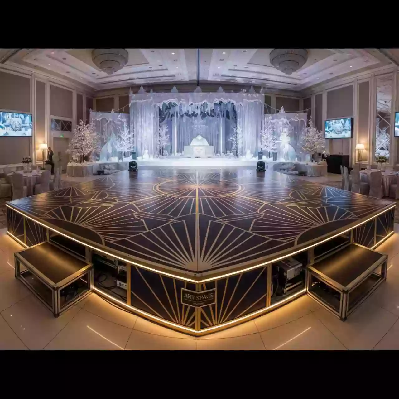 Аренда Сцена разборная для выступлений 12х10 м в Маринс Парк Отеле — ART SPACE