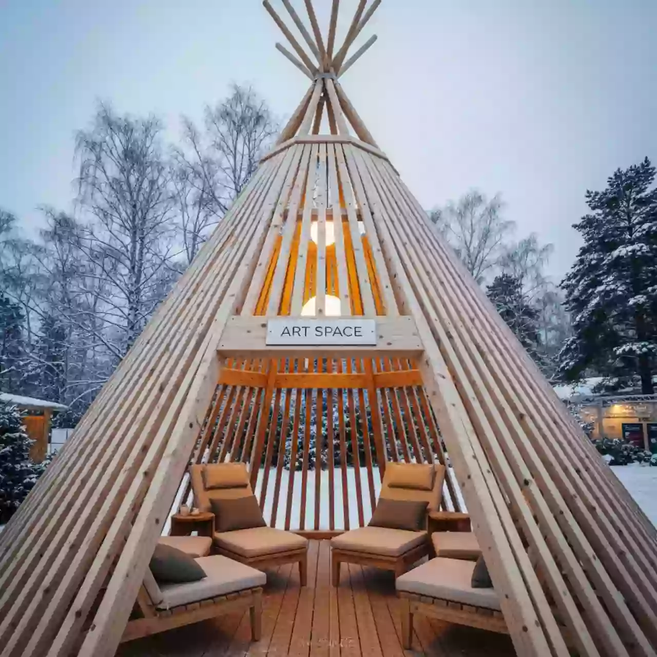 Аренда Шатер деревянный с лежаками Loca в санатории «Октябрьский» — ART SPACE