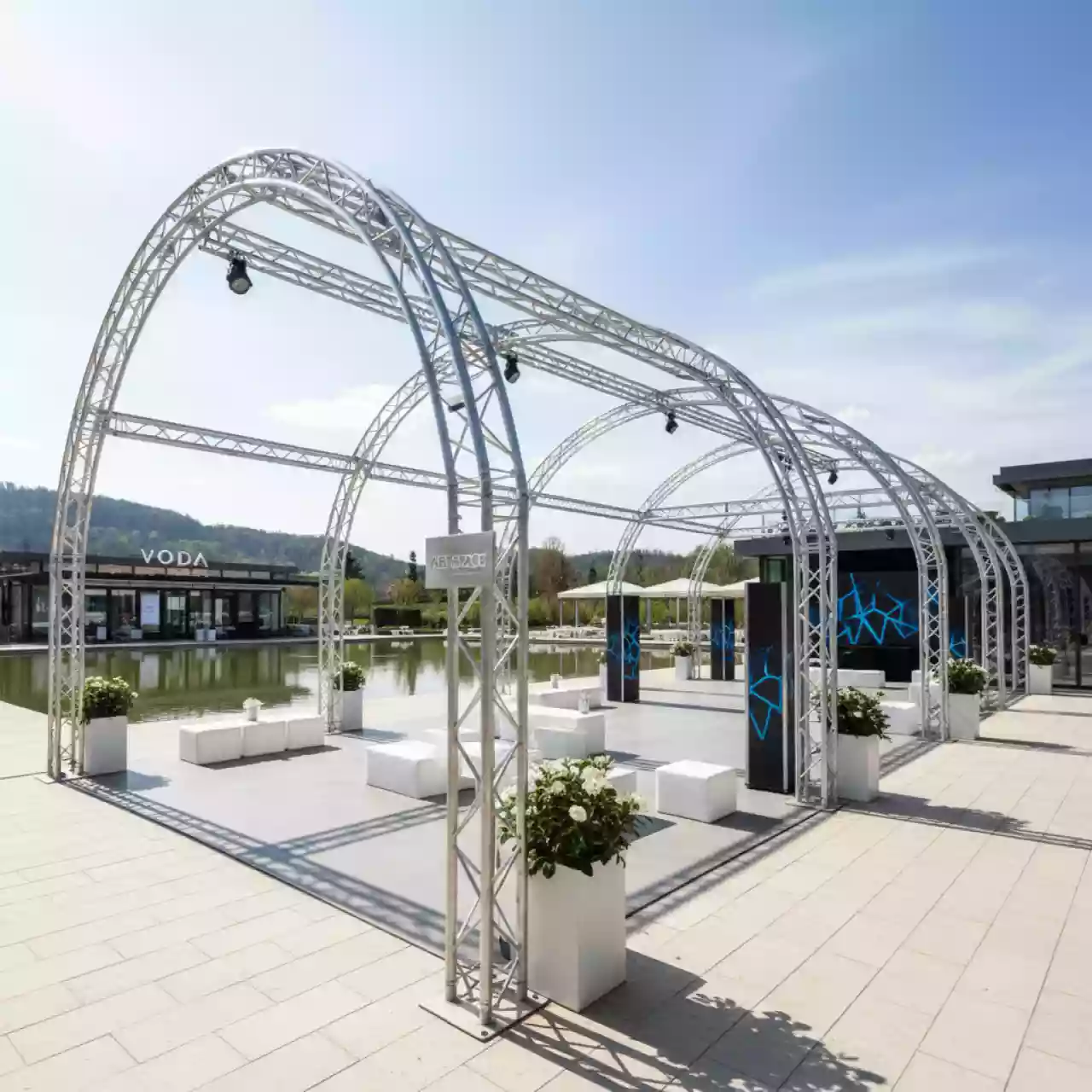 Аренда Шатер из ферм арочный 10х8 м металлик в ресторане «Voda» — ART SPACE