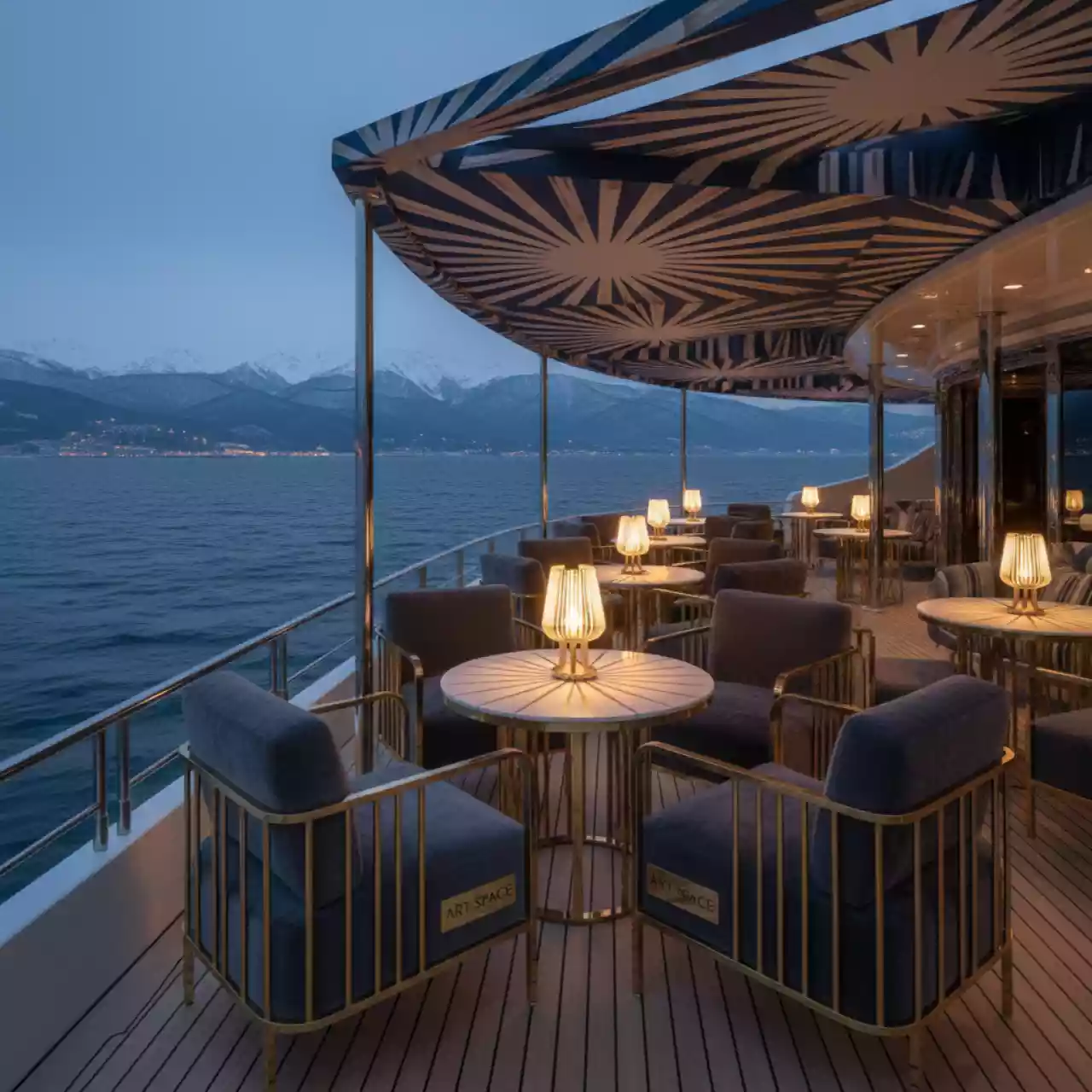 Аренда Шатер палатка навес мебель на VIP-яхте (Имеретинский порт) — ART SPACE