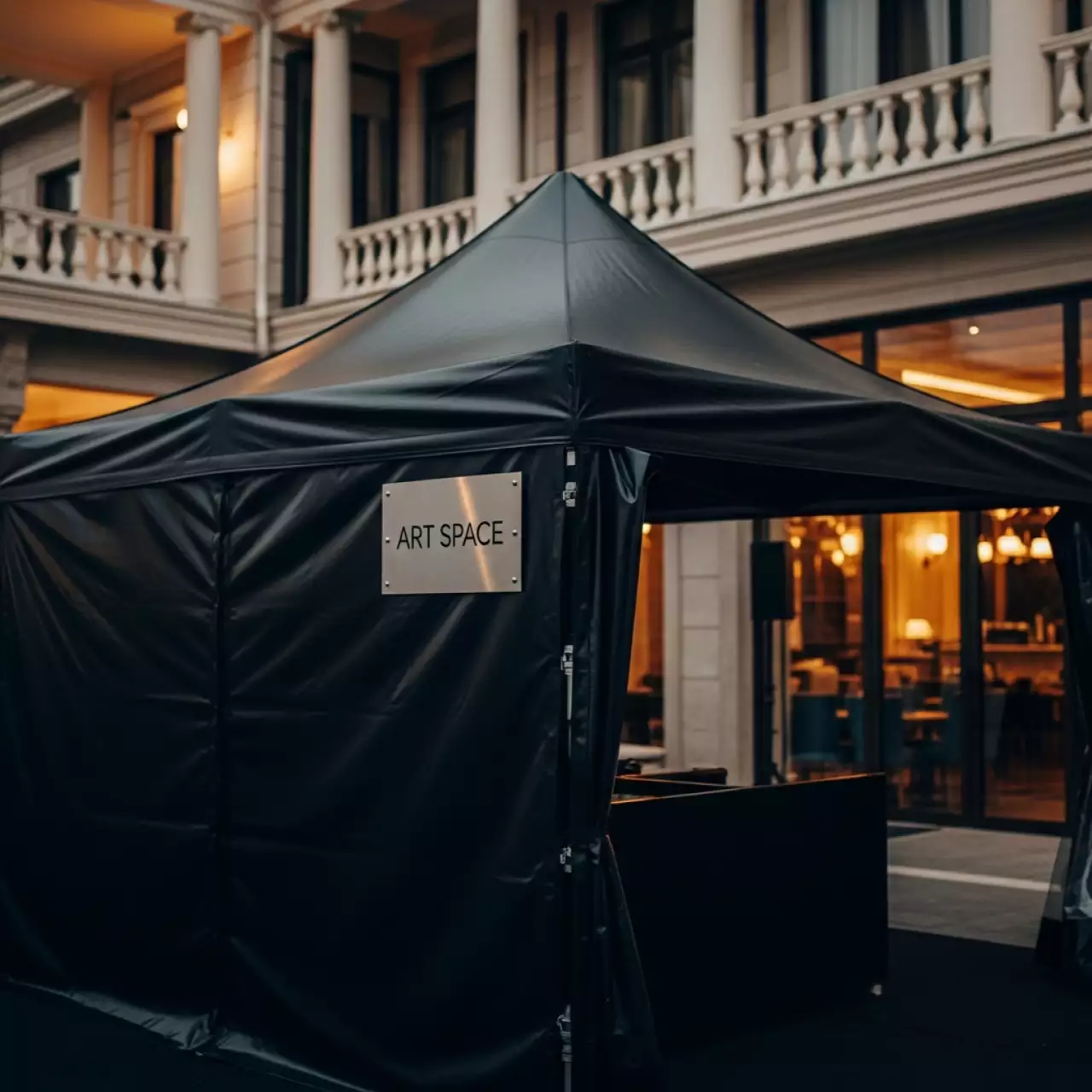 Аренда Шатер ярмарочный Кайт 4х24 черный в ресторане «Сыроварня» — ART SPACE