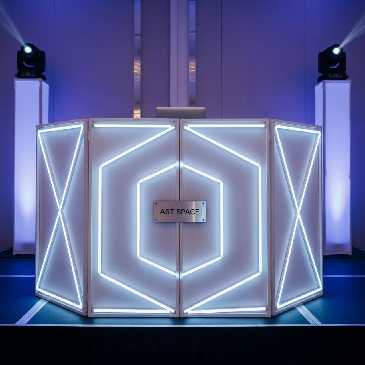 Аренда Ширма Eventfacade для DJ 4 створчатая в Courtyard by Marriott Sochi — ART SPACE