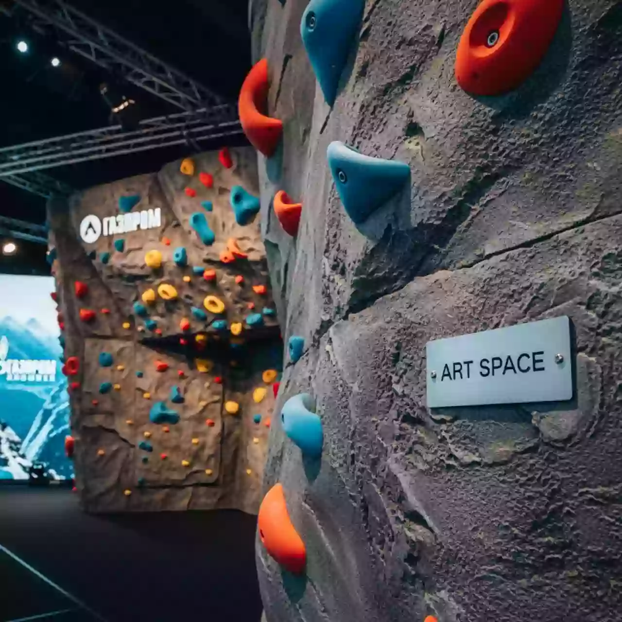 Аренда Скалодром аттракцион рельефный на курорте «Газпром» (Альпика) — ART SPACE