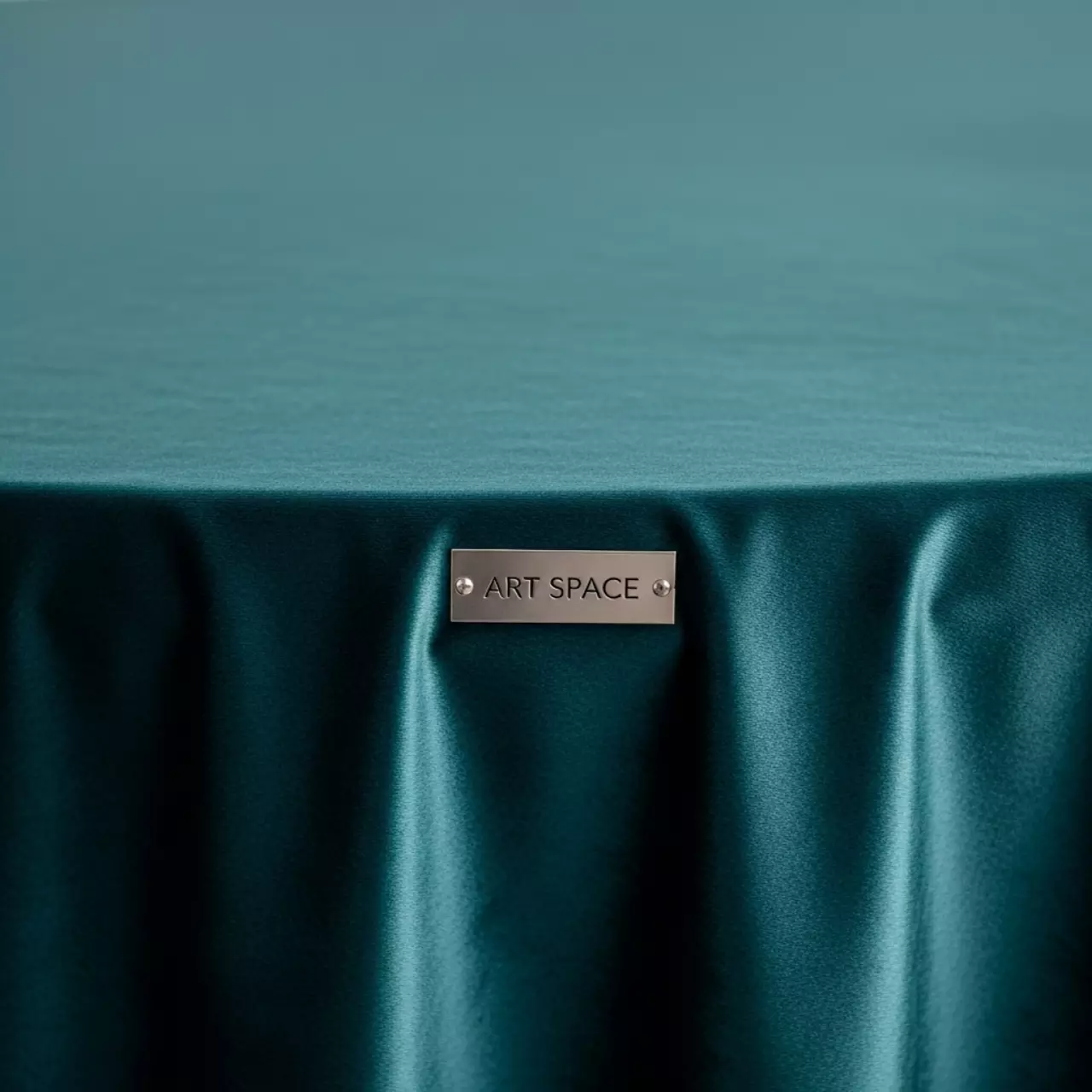 Аренда Скатерть зелено голубой бархат диаметр 330 см в Сочи Парк Отеле — ART SPACE