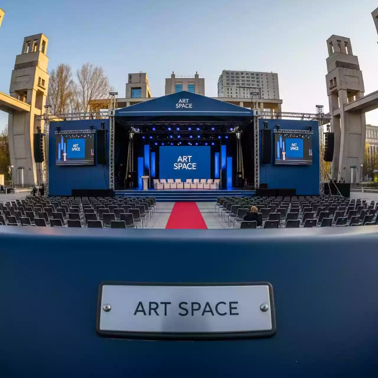 Аренда Собрание общественности торжественное на Медальной площади — ART SPACE