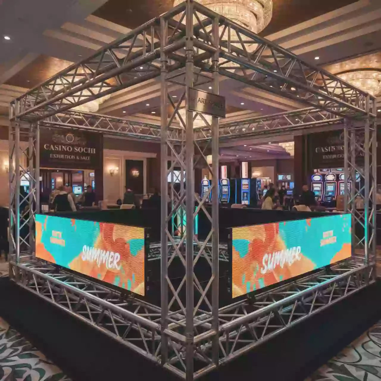 Аренда Стенка под экран Layher для гонки «Жигулевская миля» в казино «Сочи» — ART SPACE