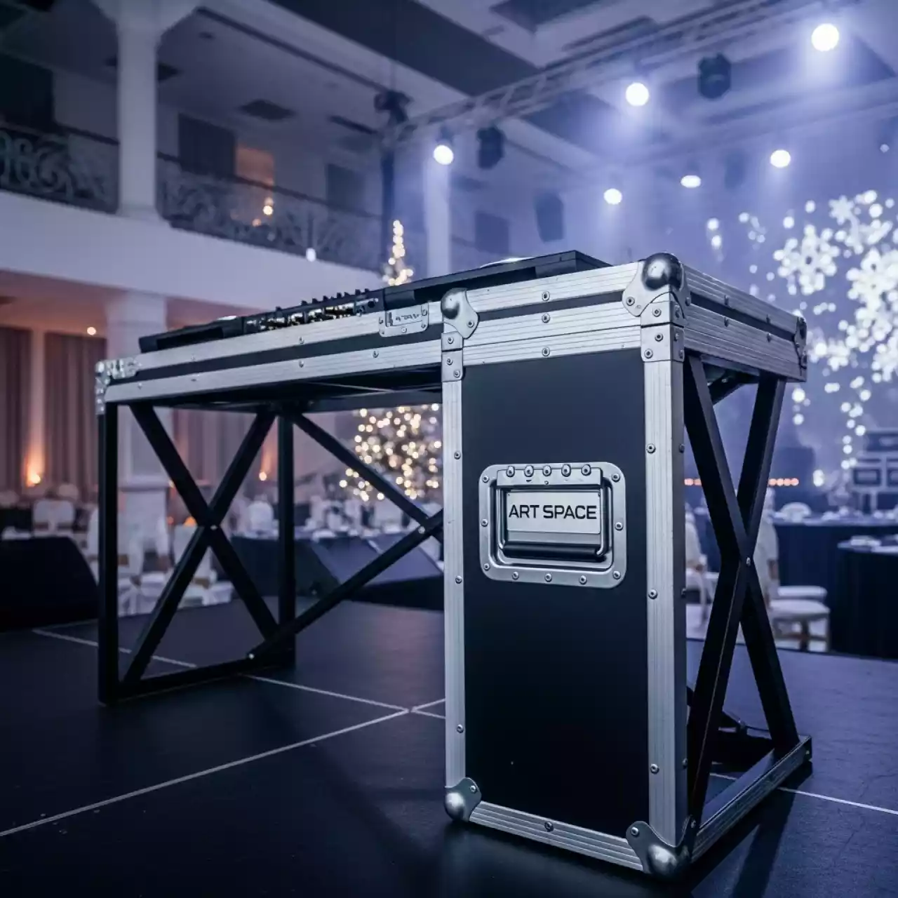 Аренда Стол DJ Quik Lok в Grand Karat Sochi