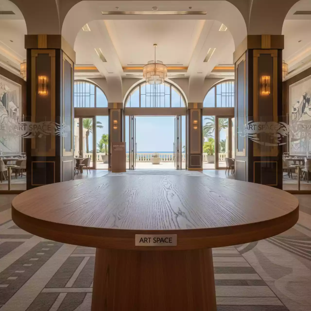 Аренда Стол дуб 100 см в Swissôtel Resort Sochi Kamelia — ART SPACE