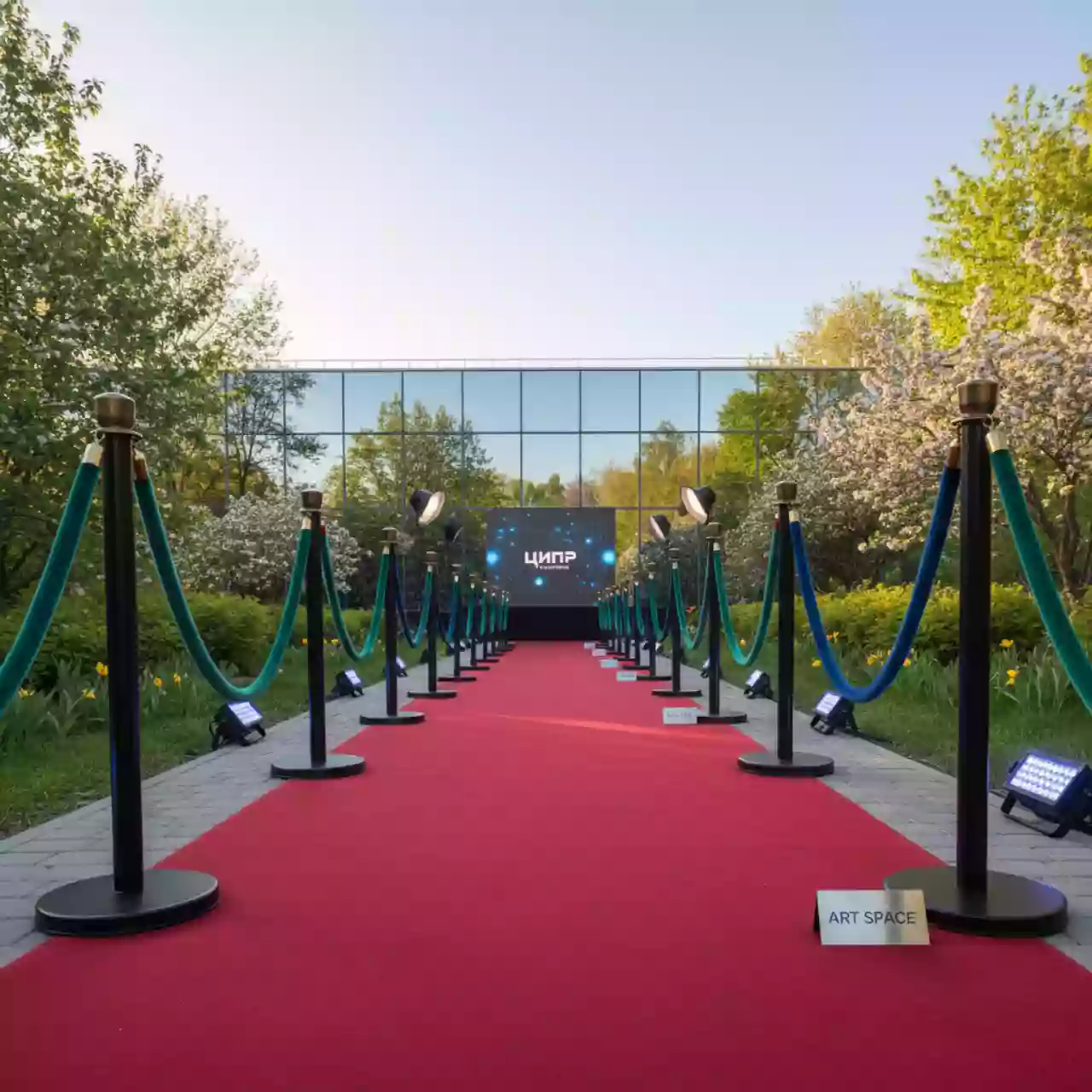 Аренда Столбики и ковровые дорожки в санатории «Октябрьский» — ART SPACE