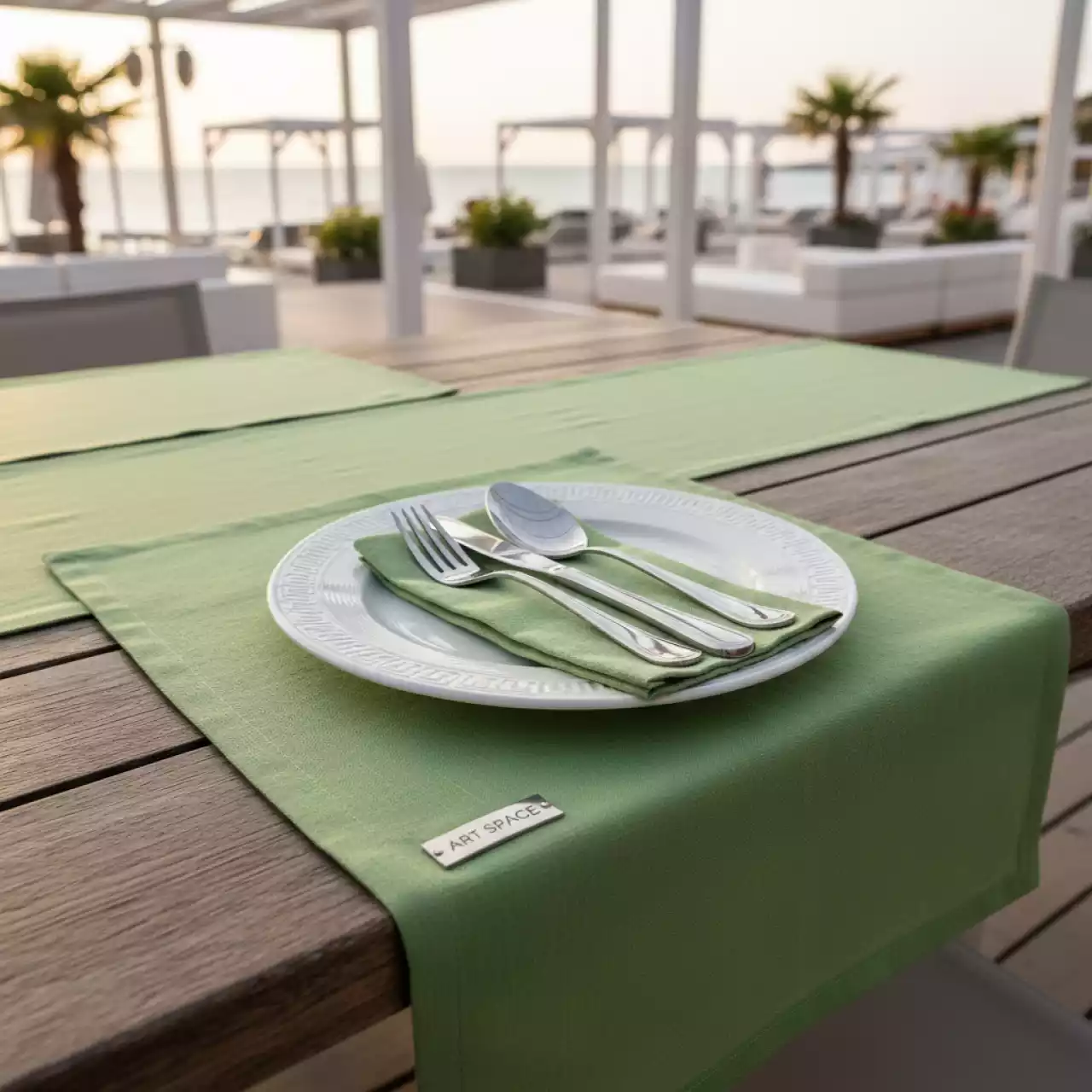 Аренда Столовый комплект 3 предмета из льна весенний зеленый в пляжном комплексе VinoGrad — ART SPACE