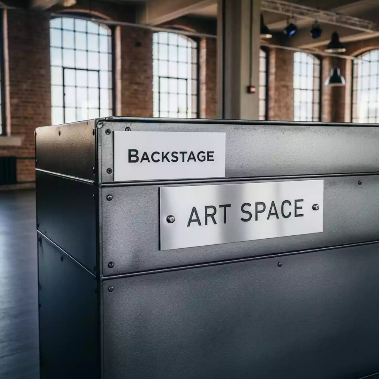 Аренда Стойка ресепшен информационная Backstage в лофте «Студия 21»