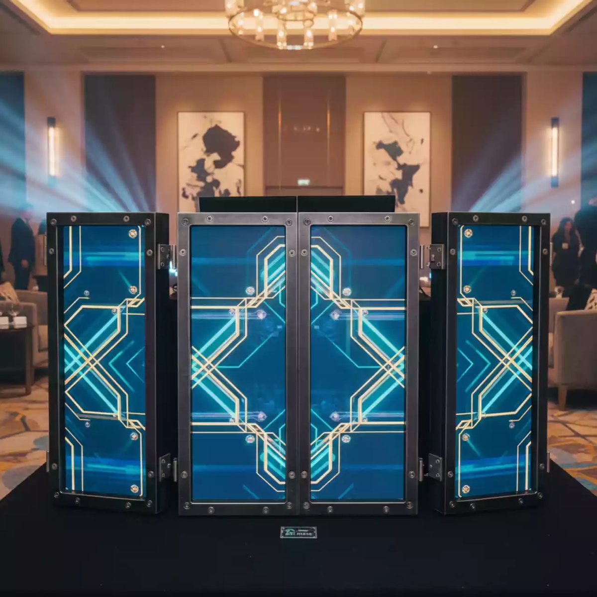 Аренда Стойка ширма LED для DJ 4 створчатая Eventfacade в Mövenpick Hotel — ART SPACE