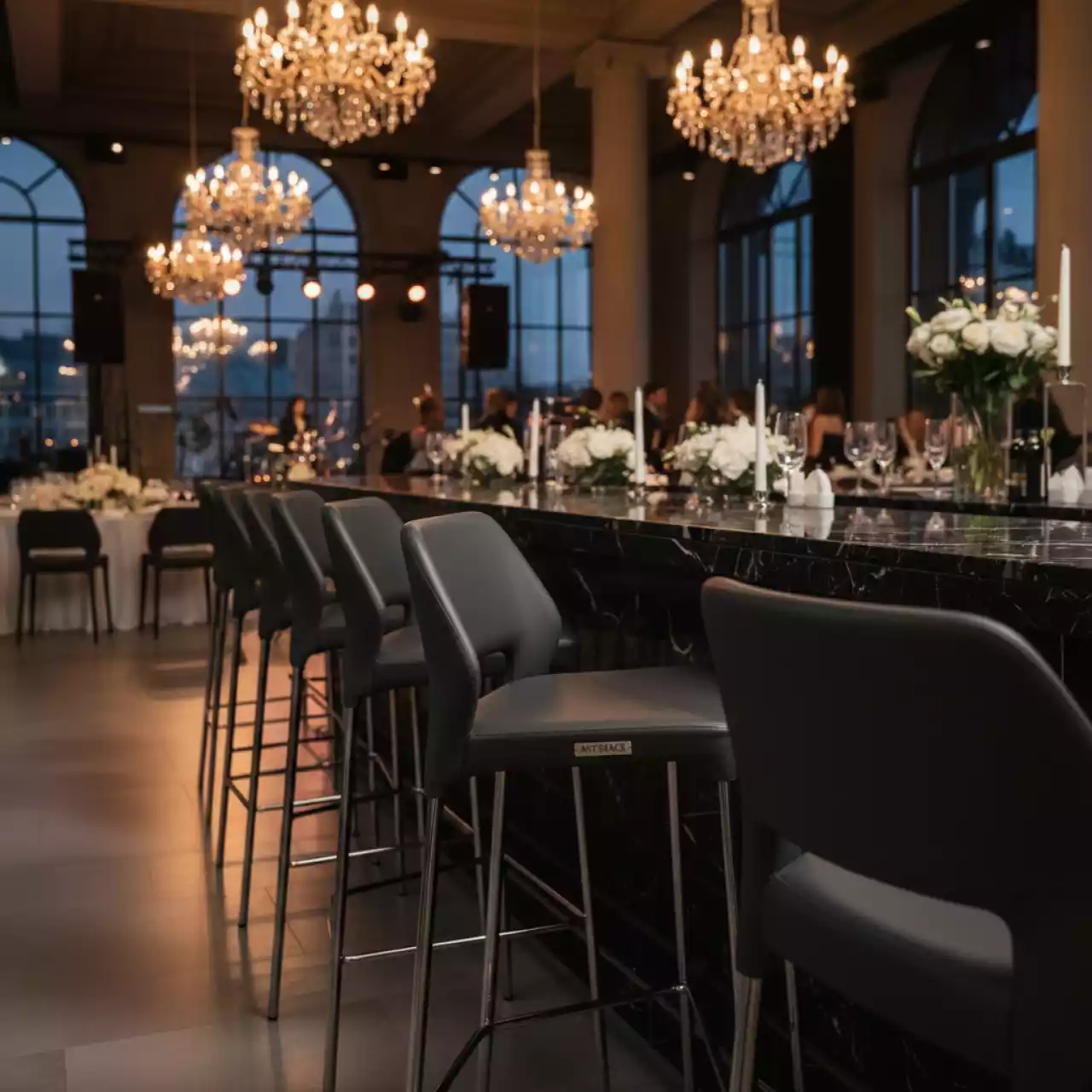 Аренда Стул барный Flow черный RAL в ресторане «Сыроварня» — ART SPACE