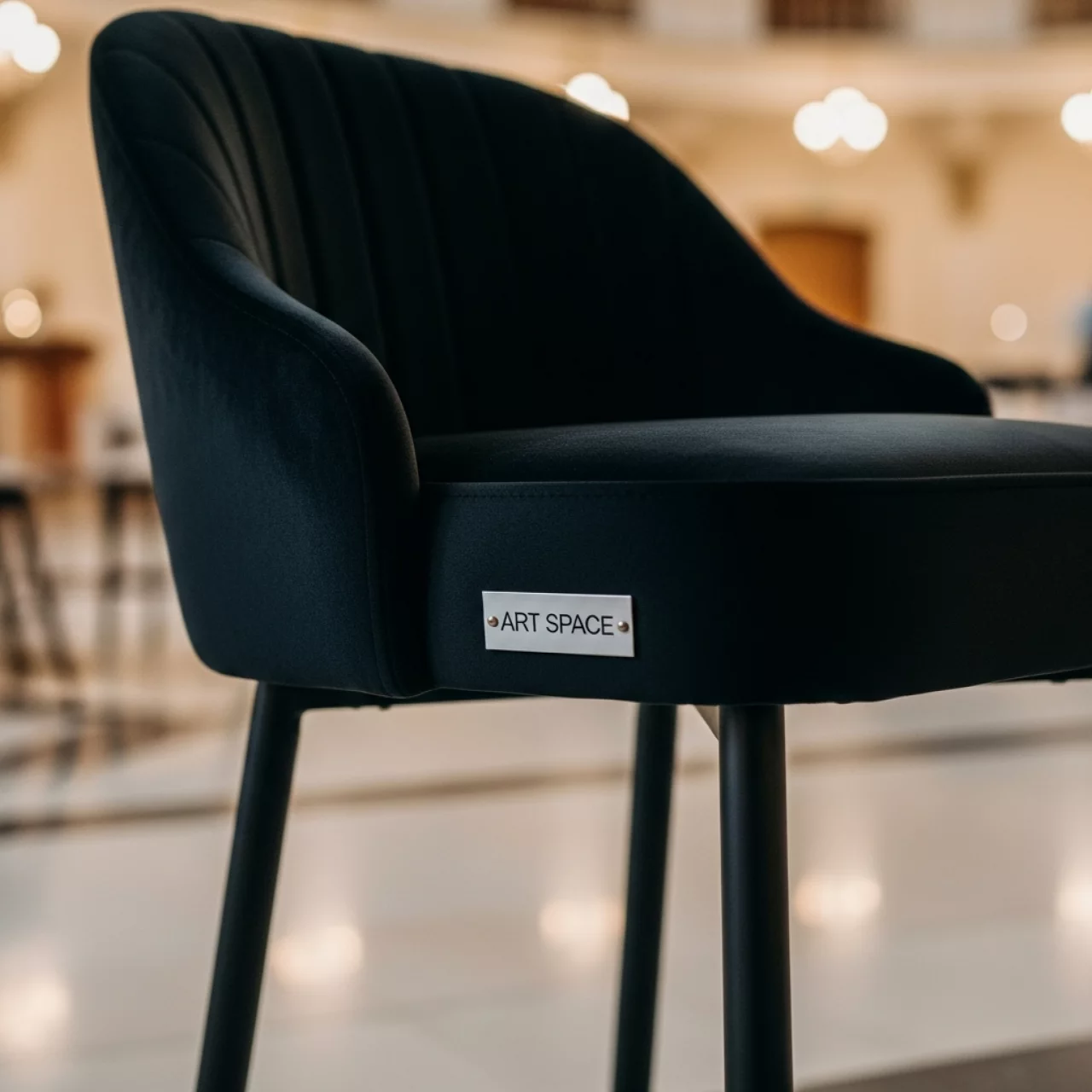 Аренда Стул барный Маллин велюр Velutto ножки металл черный муар в Зале органной и камерной музыки — ART SPACE