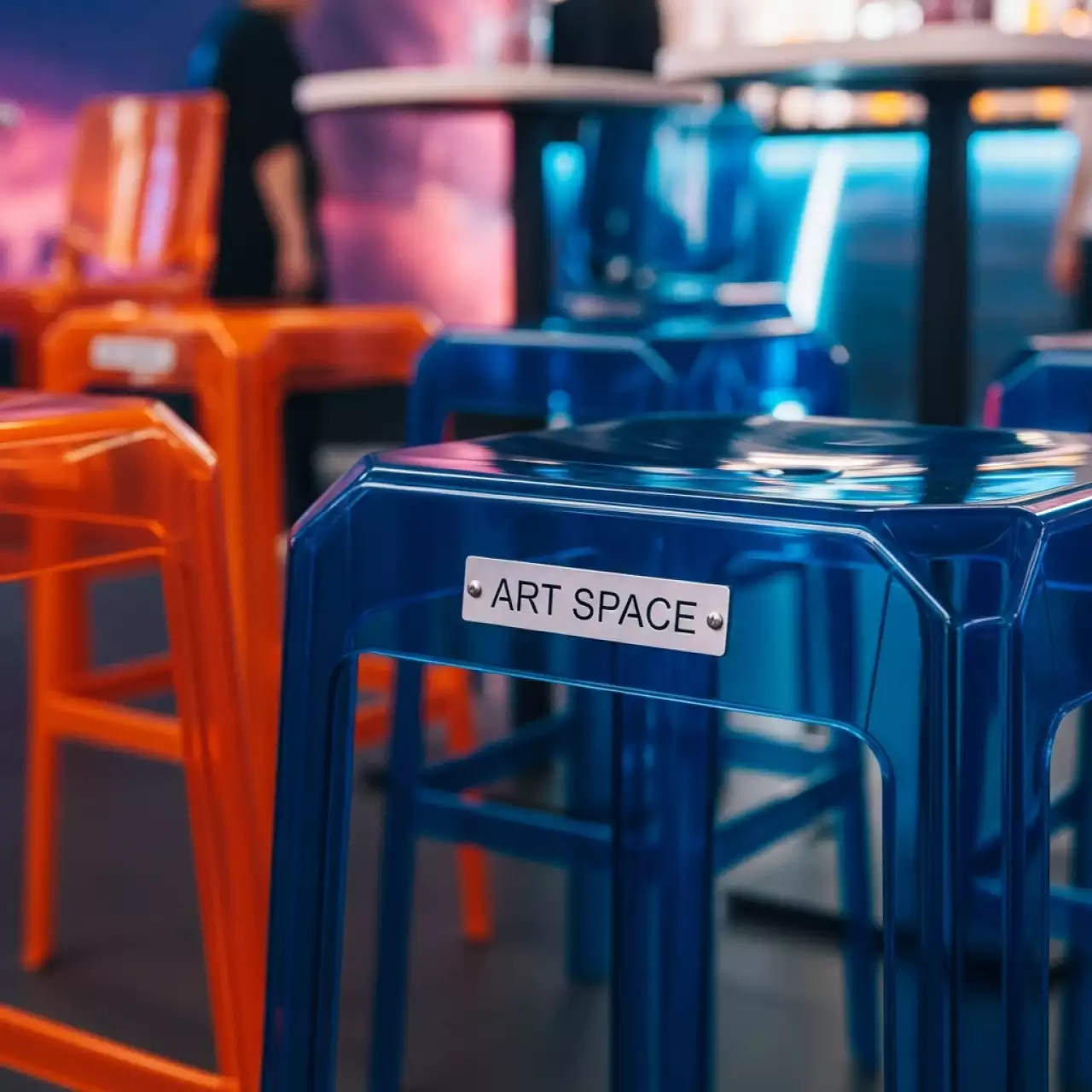 Аренда Стул барный пластиковый в Grand Karat Sochi — ART SPACE