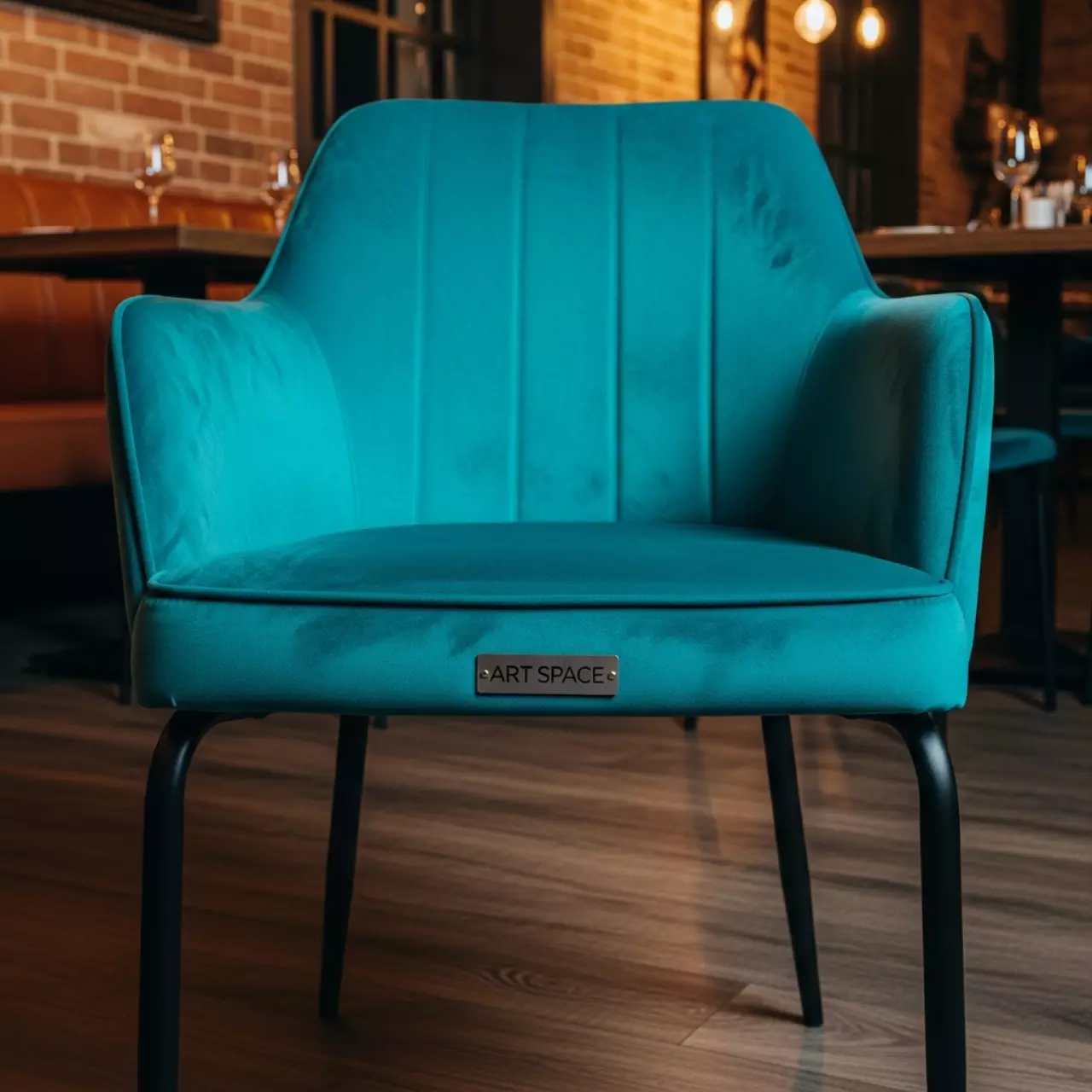 Аренда Стул бирюзовый велюр черный каркас Stars LS в ресторане «La Terrazza» — ART SPACE
