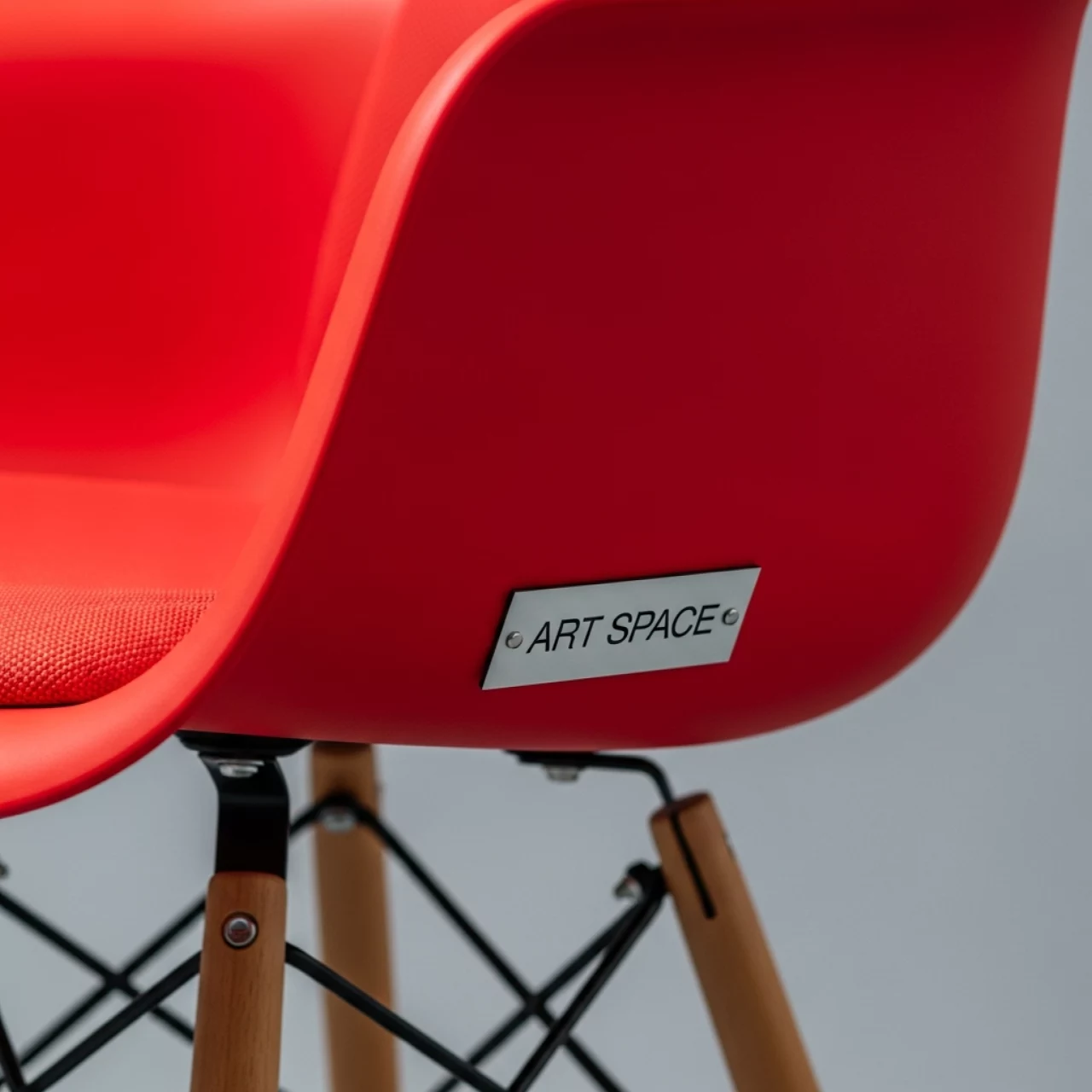 Аренда Стул Eames DSW красный