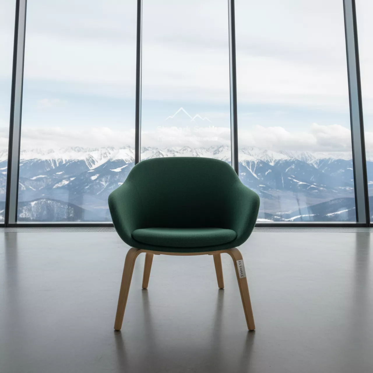 Аренда Стул темно зеленый Этро в Skypark Sochi