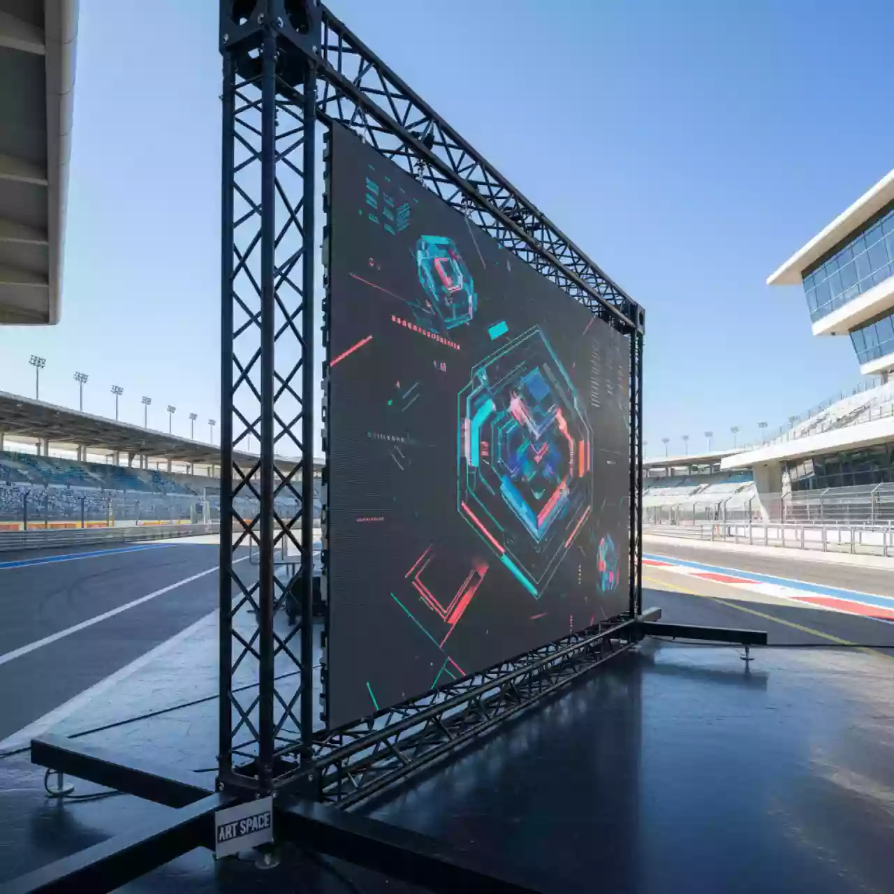Аренда Светодиодный экран серии M plus 6х4 на Сочи Автодроме — ART SPACE