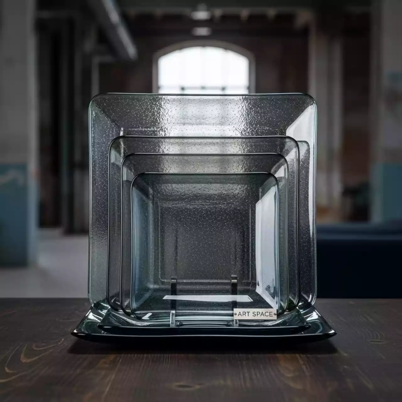 Аренда Тарелка квадратная тонированное стекло Zeiher 50х50 см в зале «Чайка» (Морпорт) — ART SPACE