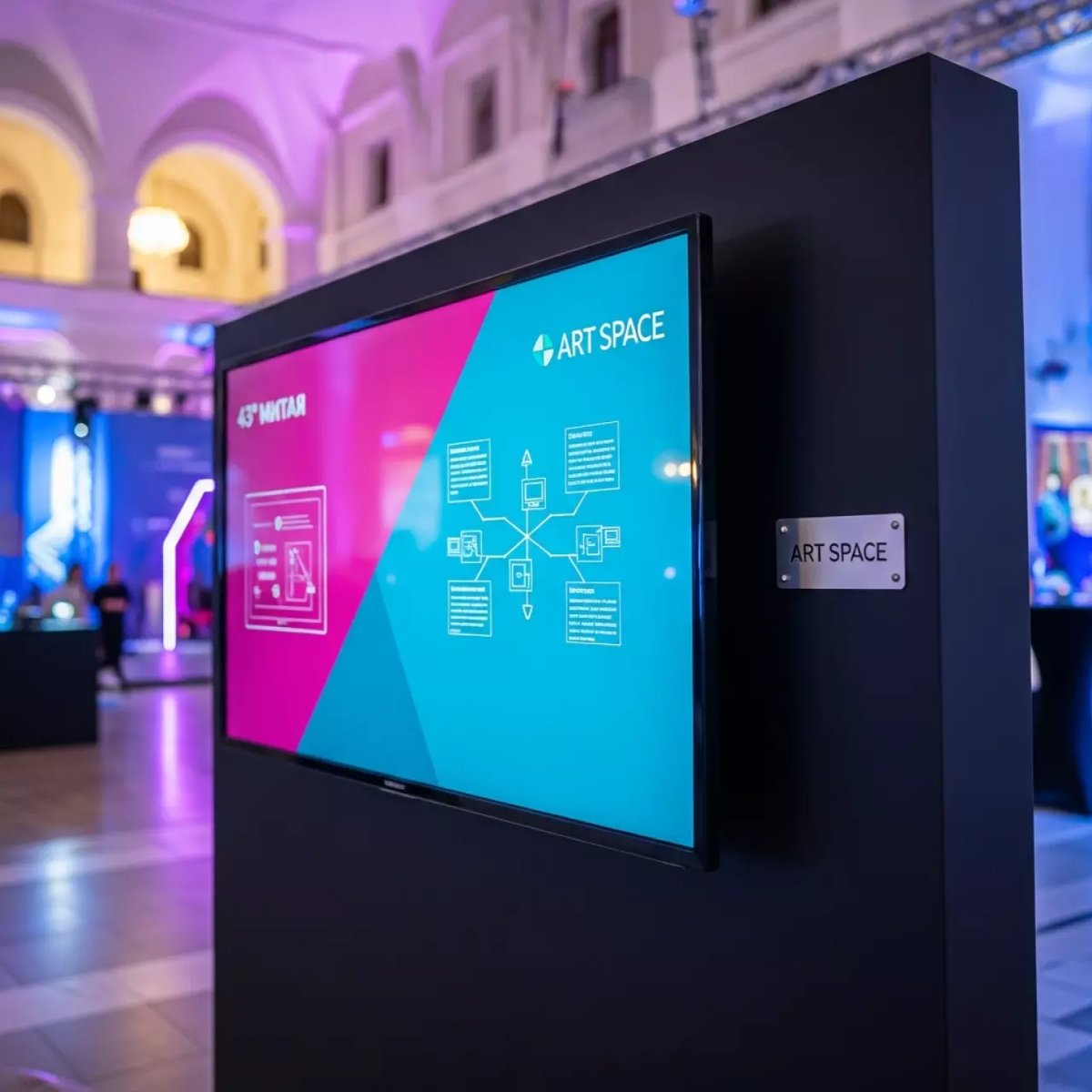 Аренда Телевизор погодоустойчивый LCD AVQ VT43S в Delta Sirius