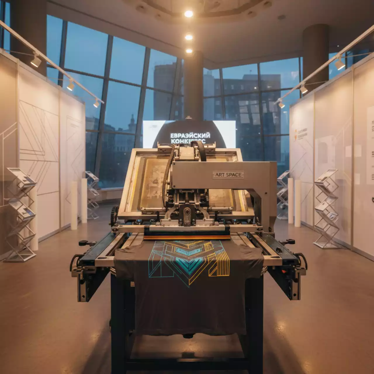 Аренда Трафаретного станка Vektor S 200HFC в Маринс Парк Отеле — ART SPACE