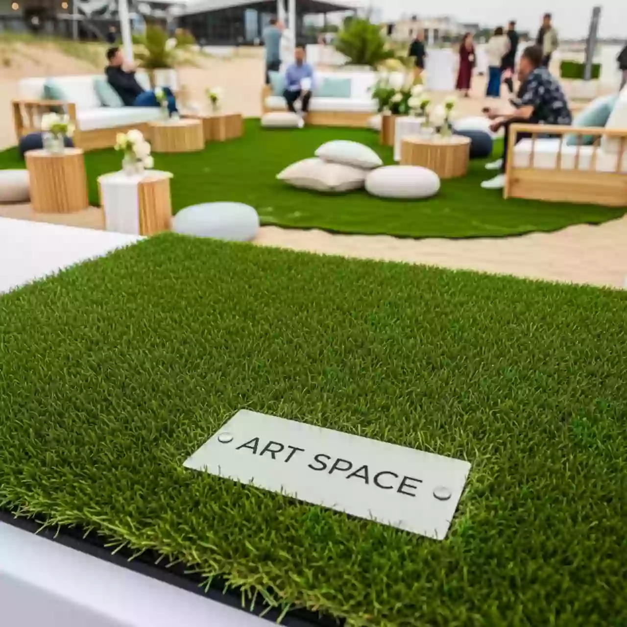 Аренда Трава искусственная газонная на пляже «Маяк» — ART SPACE