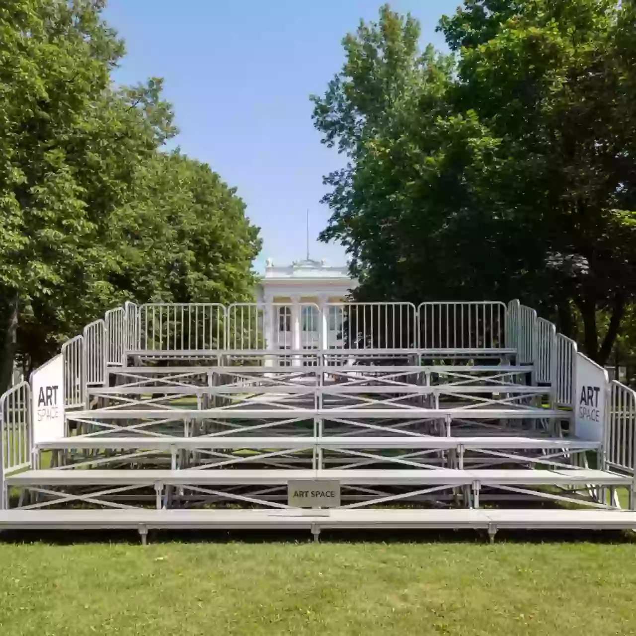 Аренда Трибуна двухсекционная Layher 5 рядов в санатории «Металлург» — ART SPACE