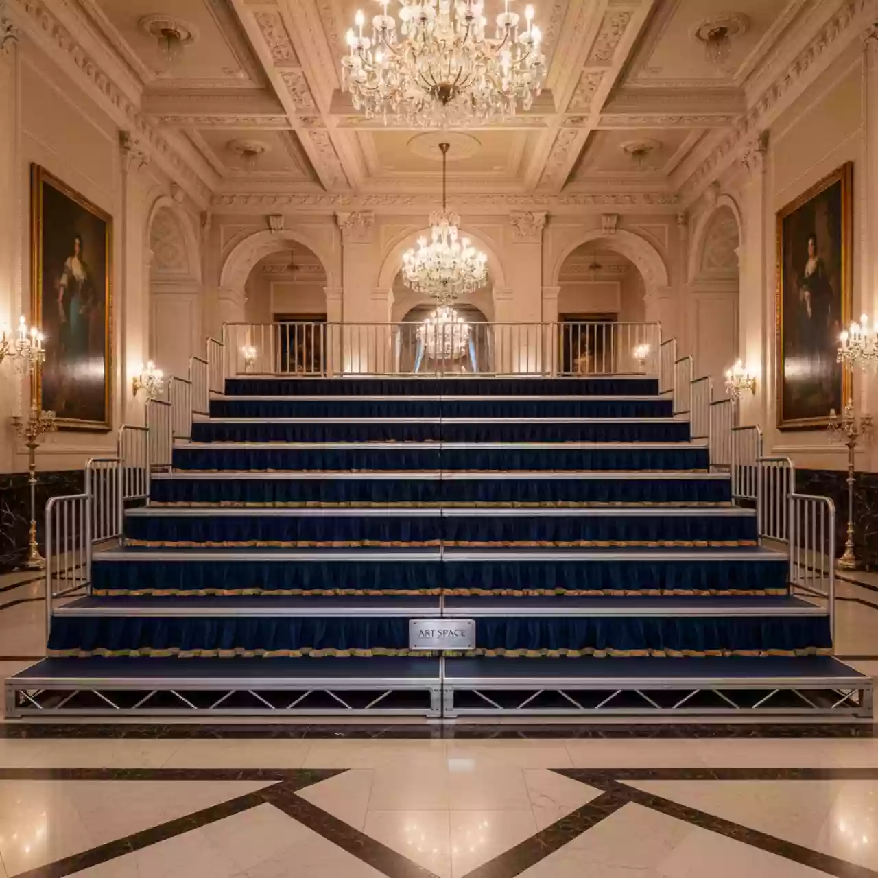 Аренда Трибуна сборно разборная Layher для зрителей 32 80 мест в Маринс Парк Отеле — ART SPACE