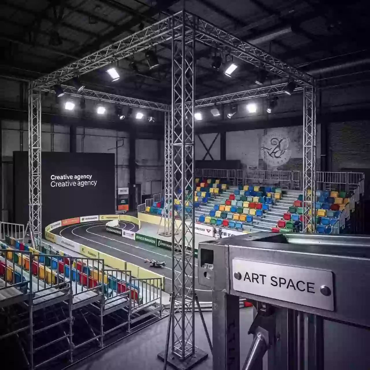 Аренда Трибуны зрительские Layher для гонки чемпионов в лофте «Студия 21» — ART SPACE
