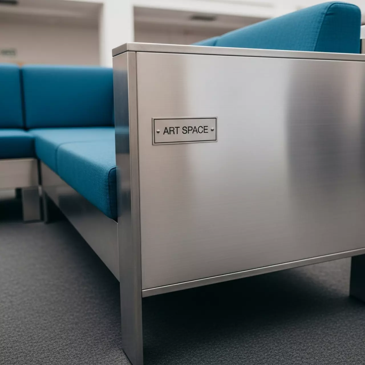 Аренда Угловой диван из алюминия MD LRL CS в Radisson Hotel Rosa Khutor — ART SPACE