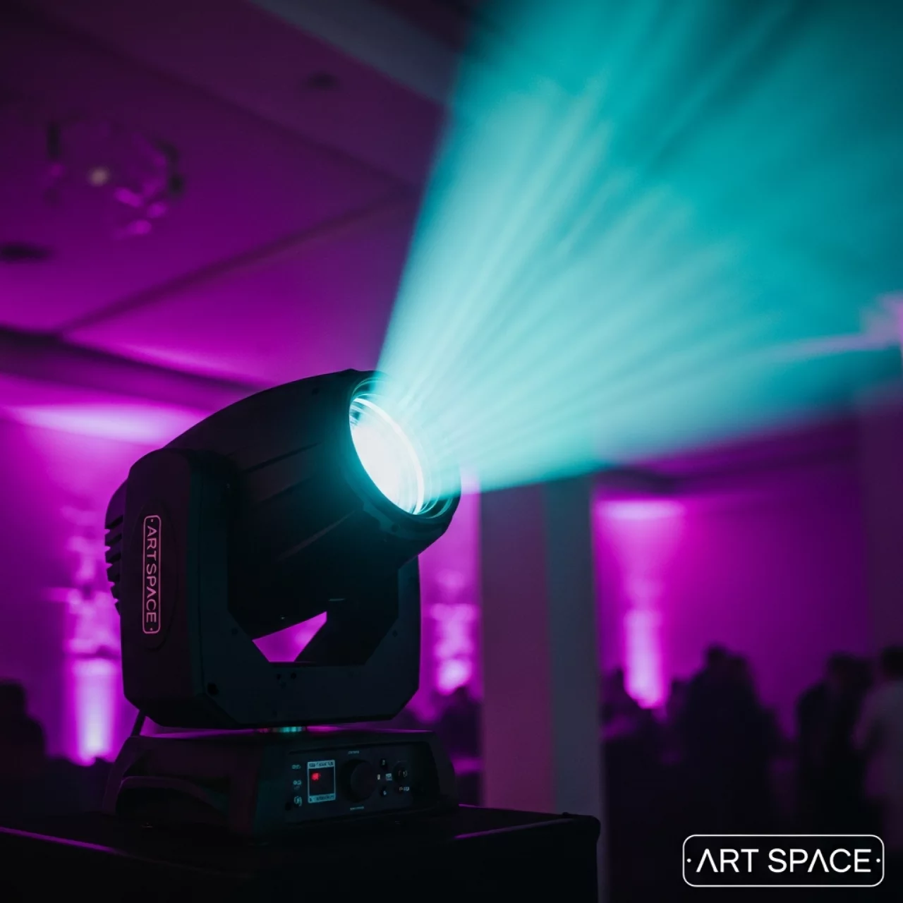 Аренда Вращающаяся голова Robin DLF wash Robe в Bridge Resort — ART SPACE