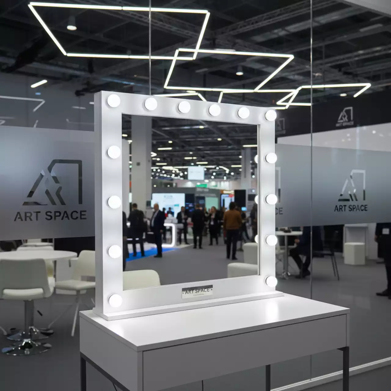 Аренда Зеркало гримерное Hollywood White на Имеретинской набережной — ART SPACE